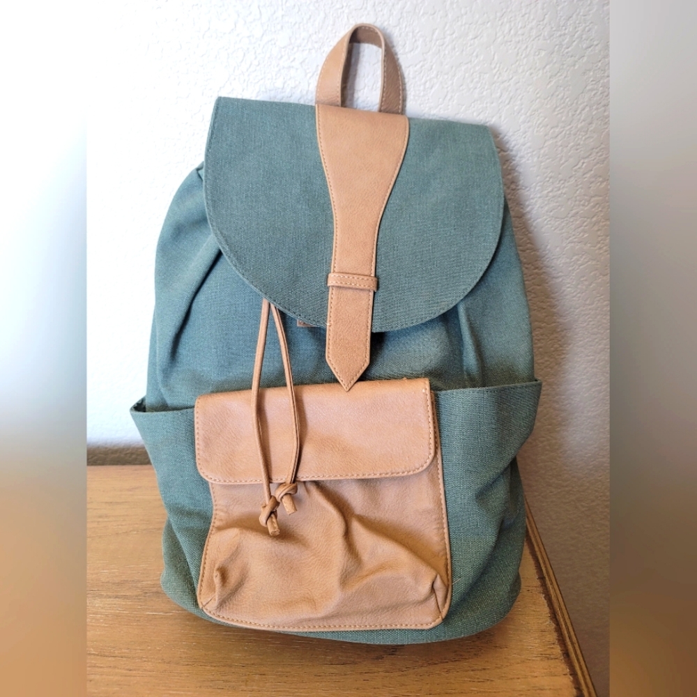 Like New Universal Thread Backpack - image 1